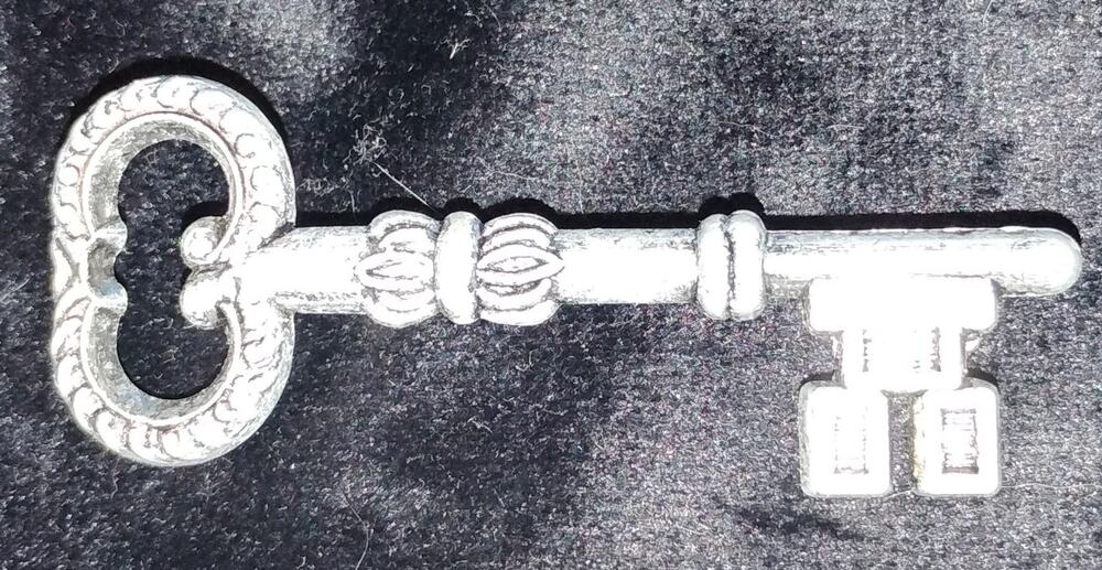 Vintage Ornate Skeleton Key Brooch Silver Tone Victorian Style Figural Pin 2.5"